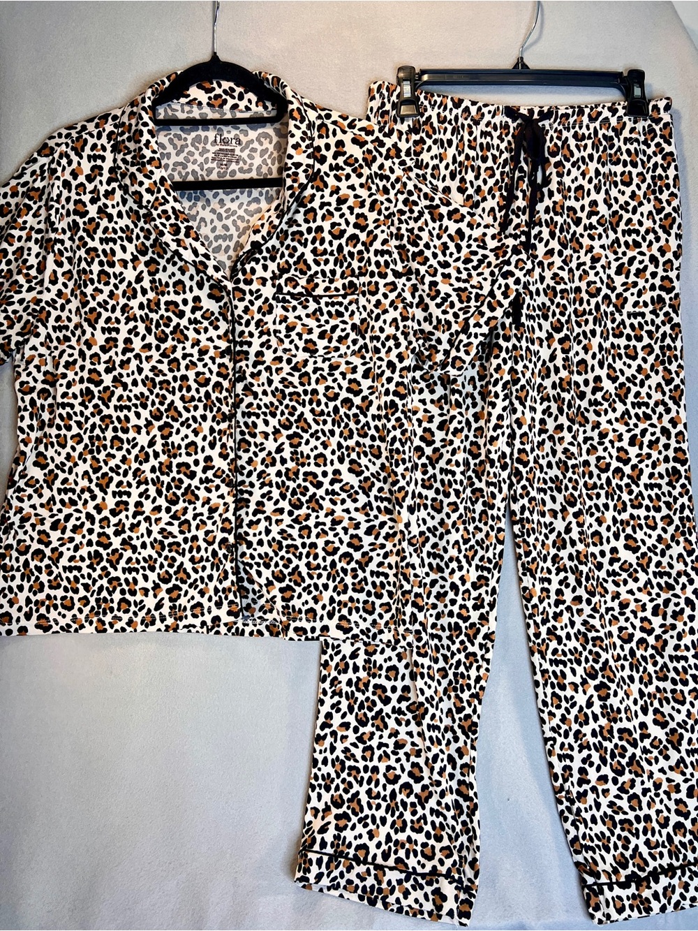 Flora by Flora Nikrooz Medium 2pc Pajamas, Short Sleeve Pants Leopard Print Soft